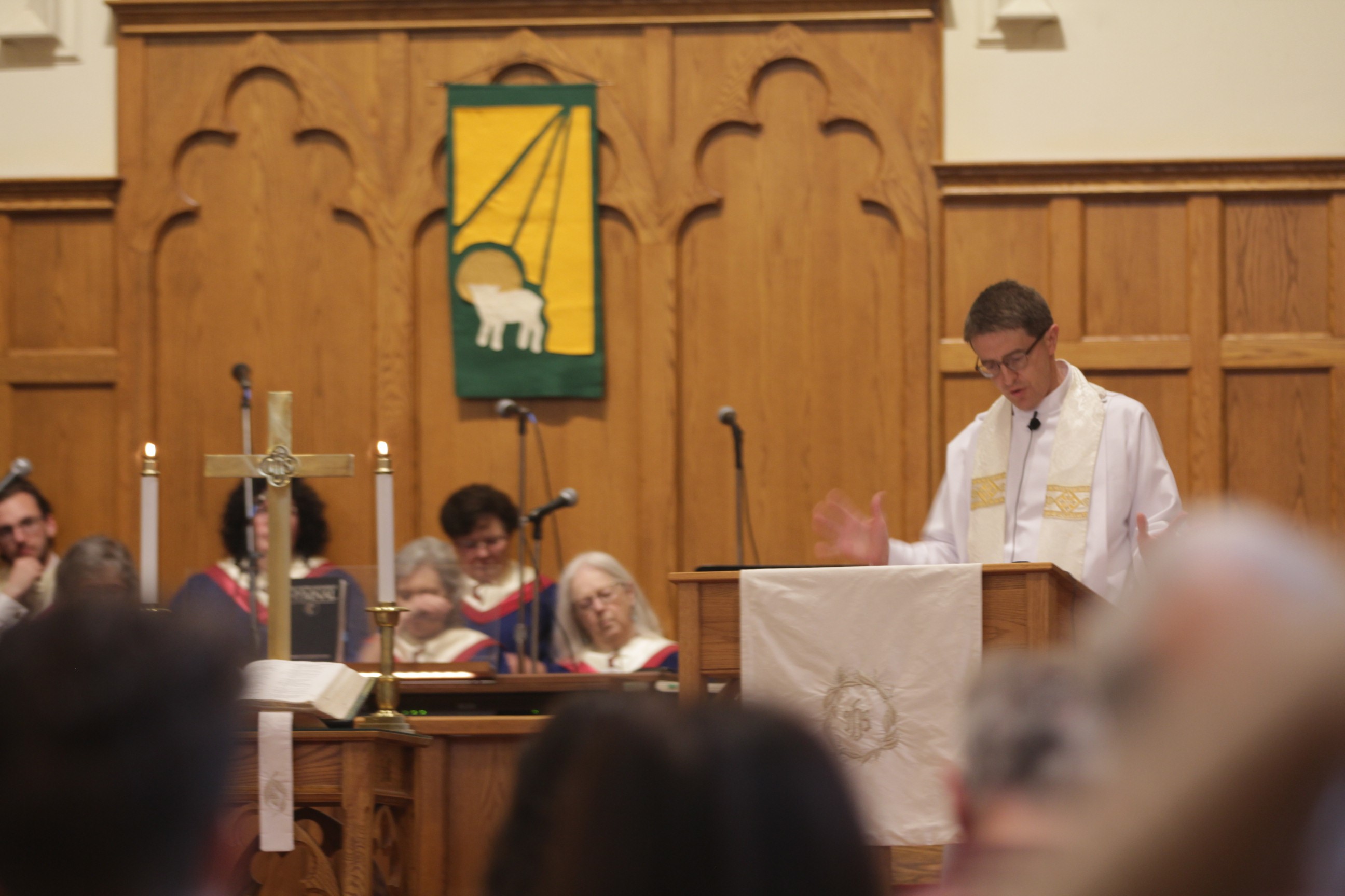 Rev. Scott Walker leading Sunday Worship Rev Scott Walker leading Sunday Worship